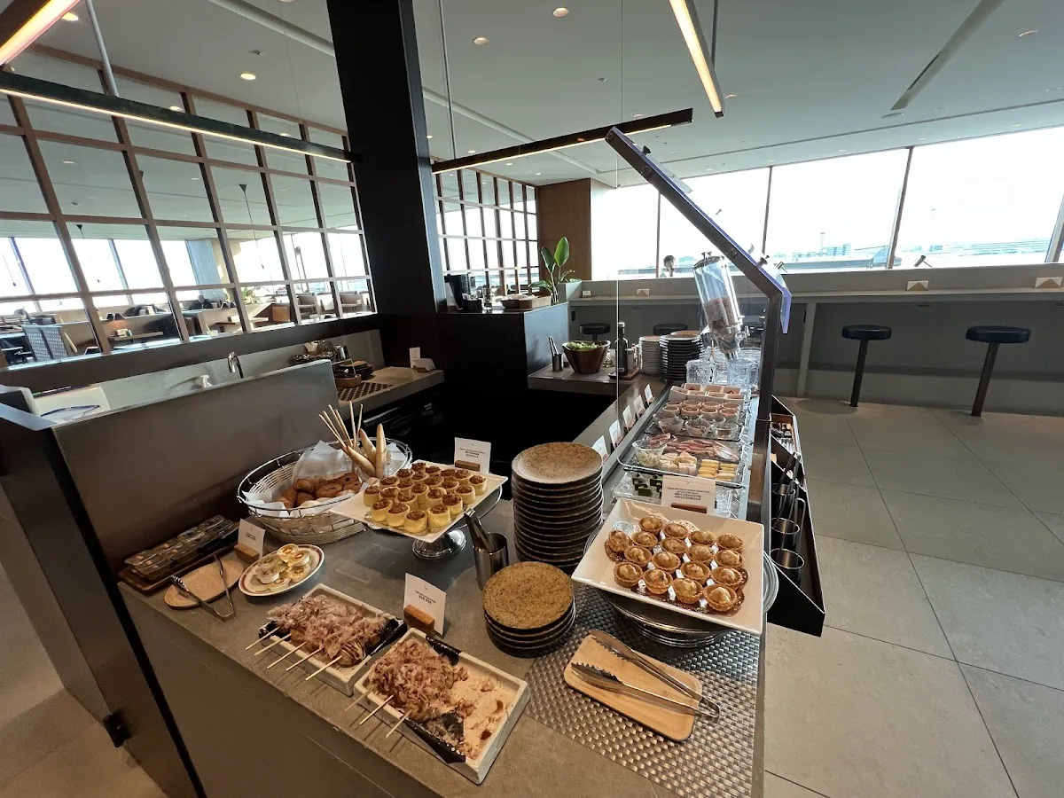 Cathay Pacific Lounge Tokyo Haneda