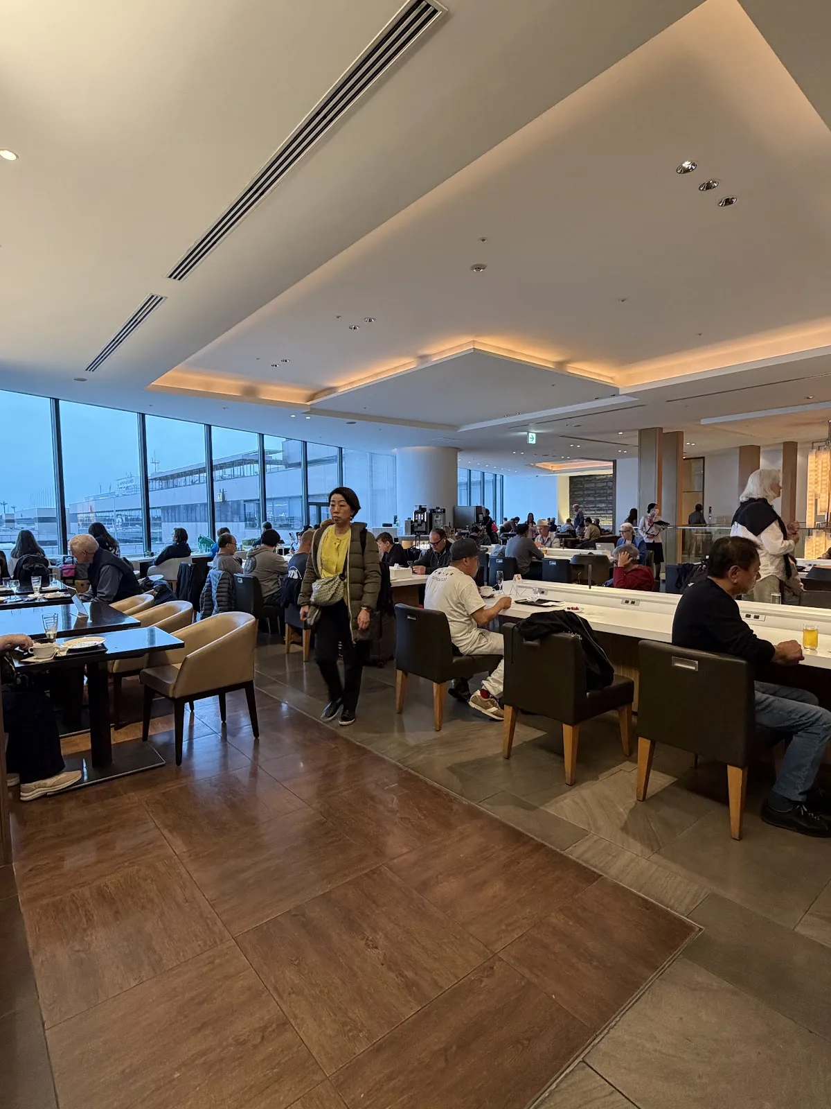 JAL Sakura Lounge Narita