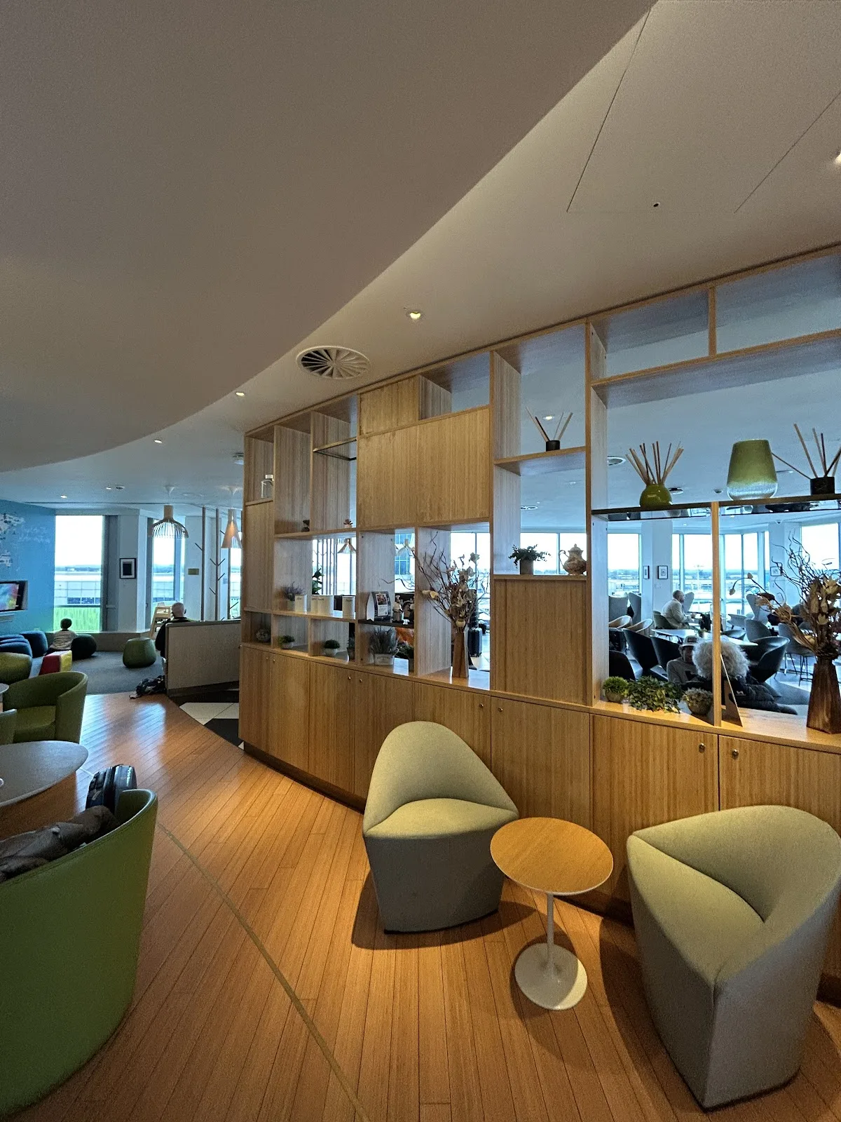 Qatar Airways Lounge London Gatwick