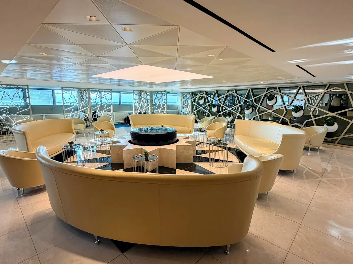 Qatar Airways Lounge Paris CDG