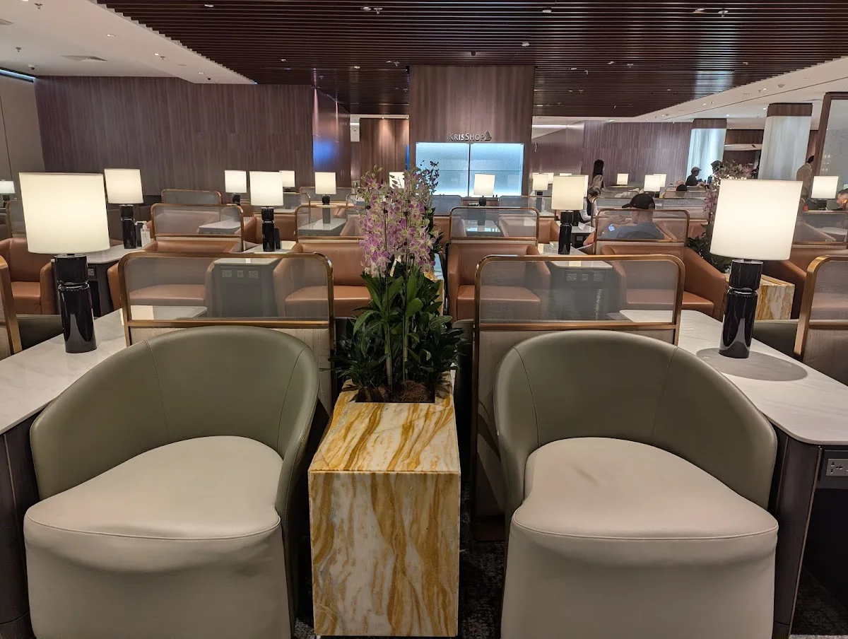 Singapore Airlines SilverKris Lounge Singapore T2